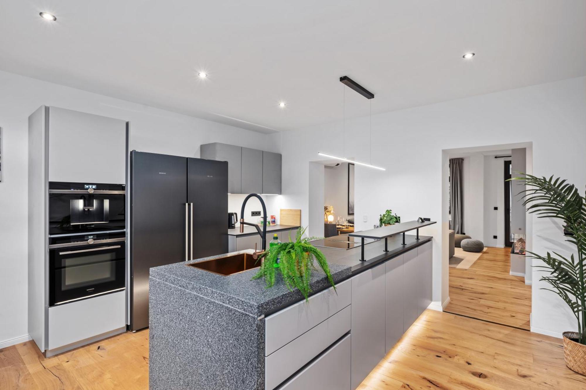 Edler Wohnraum Schlossteich-Suite 3 Sz Mit Zwei Balkonen, Kaffeevollautomat, Kamin, Klima, Lift & Zwei Parkplaetzen Chemnitz Exterior photo